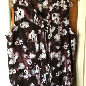Sleeveless Vera Wang top, XXL. Good condition.